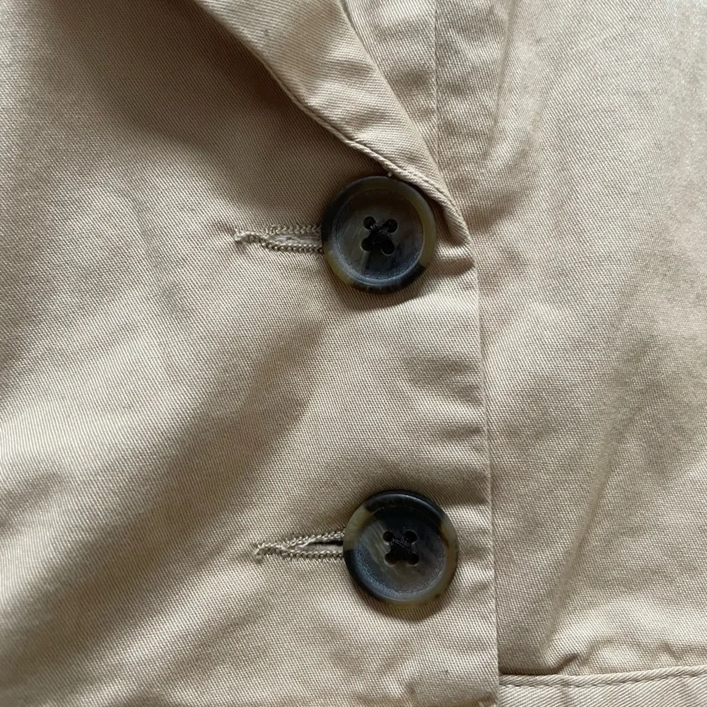 Avant-Garde Tan Blazer with Asymmetrical Design - Picture 4 of 7